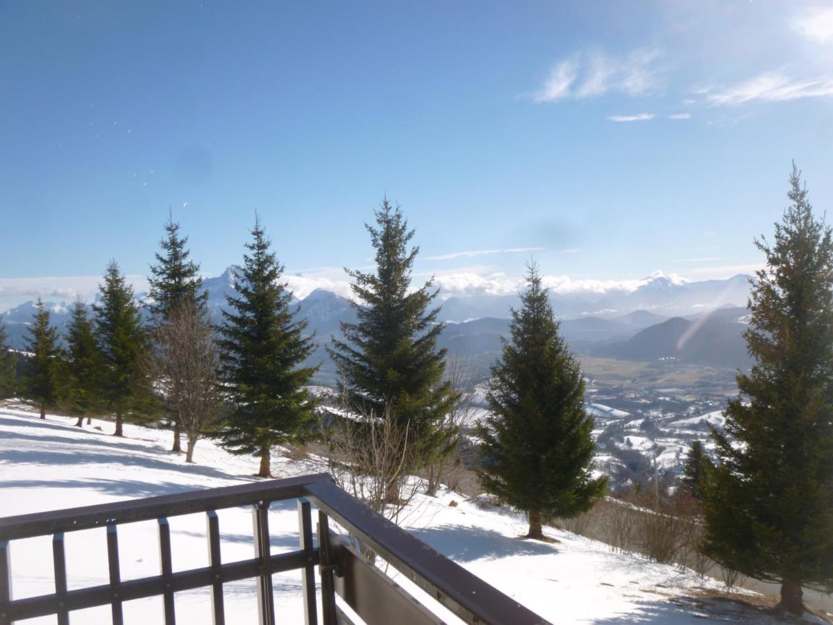 Studio Entier Au Calme Avec Vue Panoramique Exceptionelle A 1500M Comboursiere Exterior photo